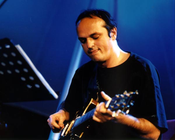 PRESS BILTEN   >  >  >