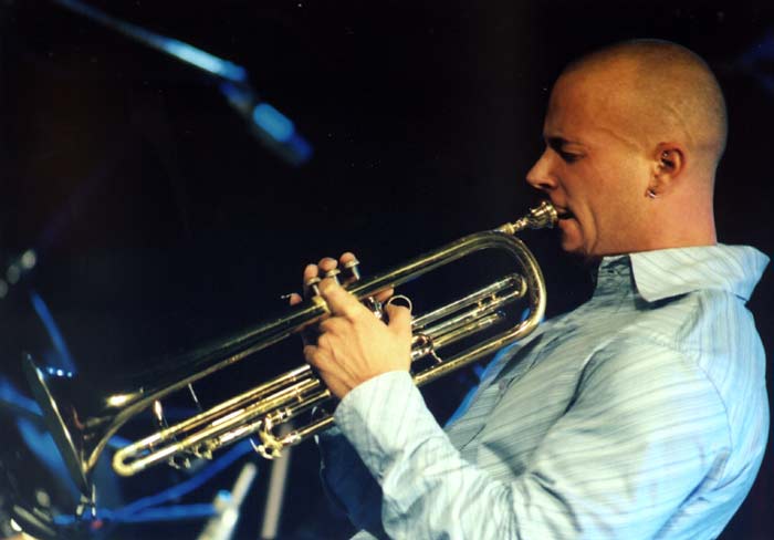 PRESS BILTEN   >  >  >